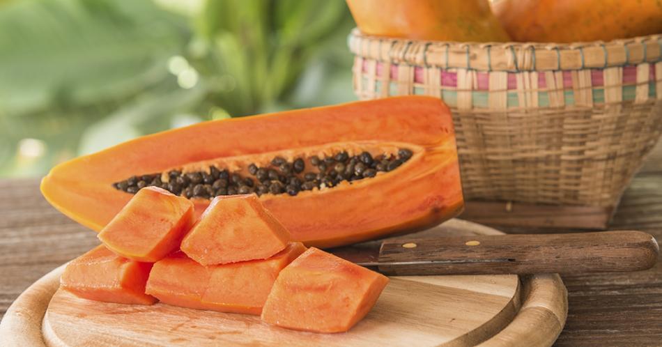 Gracias a la papaína, también puede utilizarse como ingrediente para marinar carnes y favorecer la digestión.