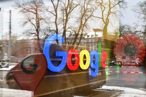 La UE impone a Google una multa récord de 2.424 millones de euros
