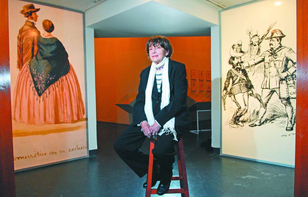 Desde 1967, de una manera incipiente, en su serie de héroes nacionales, Beatriz González reemplazó el óleo y la tela por el esmalte y los metales que la llevaron a explorar campos inéditos de creación visual.