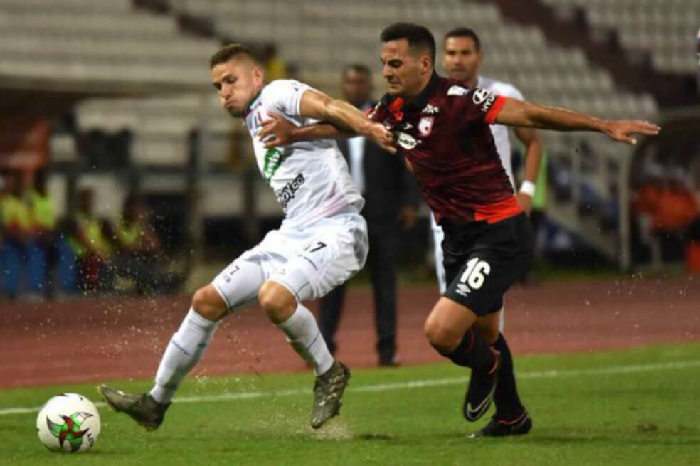 Juan David Rodríguez y Matías Ballini, duelo parejo, como el de albos y cardenales. / @oncecaldas