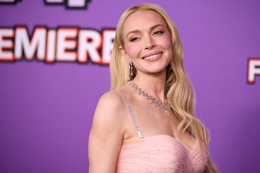 LOS ANGELES (United States), 23/07/2025.- Lindsay Lohan arrives to the premiere of Disney’s 'Freakier Friday' at the El Capitan Theatre in Los Angeles, CA, USA, 22 July 2025. (Cine) EFE/EPA/ALLISON DINNER