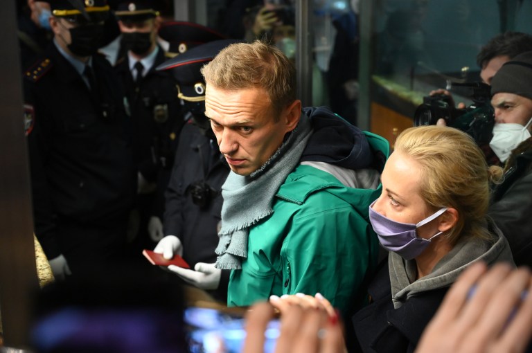 Justicia rusa impone 30 días de prisión preventiva al opositor Alexéi Navalny