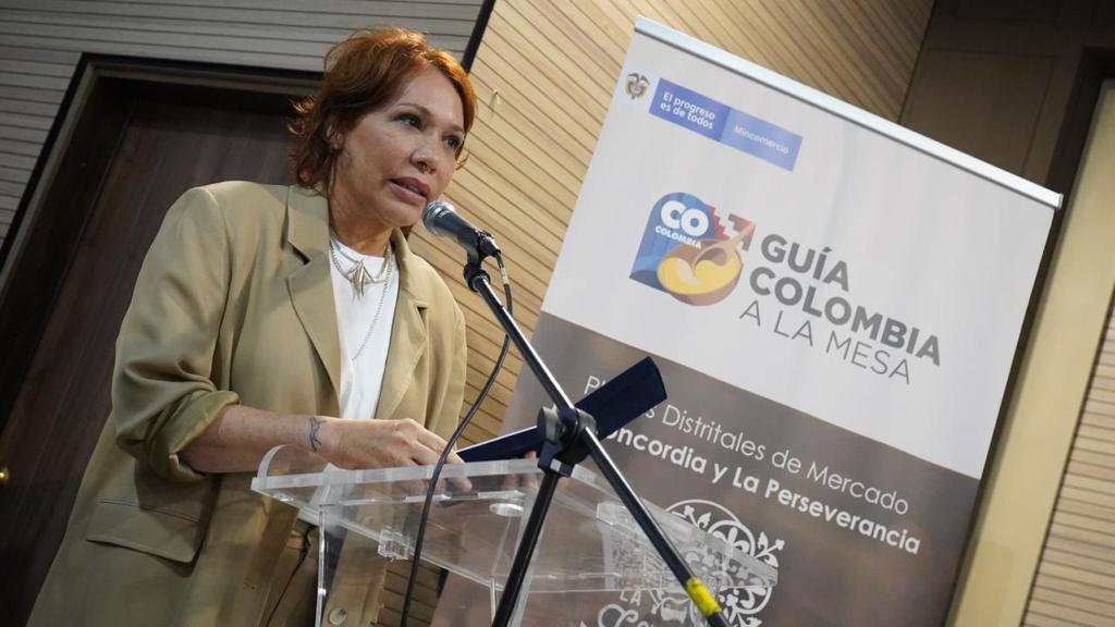 Leonor Espinosa, chef reconocida con la Medalla Al Mérito Turístico.