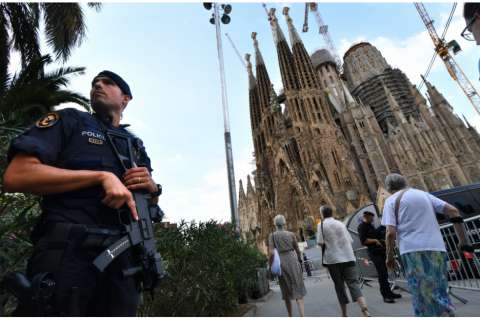 Evacúan temporalmente la Sagrada Familia de Barcelona por "falsa alarma"