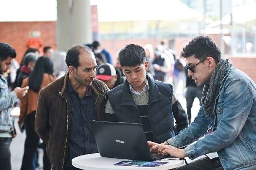 A partir del 4 de diciembre está abierta la convocatoria del Fondo Educación Superior para Todos del Distrito, dirigida a jóvenes recién graduados de colegios públicos o privados de Bogotá que quieran continuar sus estudios de educación superior.