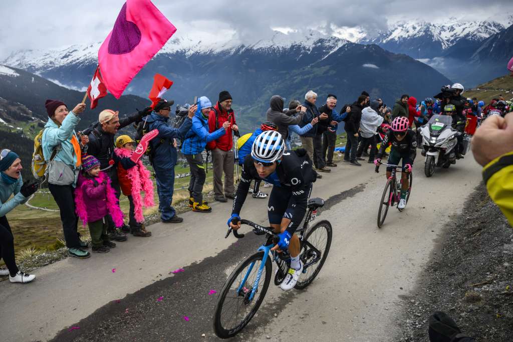 Crans-montana (Switzerland Schweiz Suisse), 19/05/2023.- Colombian rider Einer Augusto Rubio (L) of team Movistar and Ecuadorian rider Alexander Jefferson Cepeda of team EF Education-EasyPost climb up a pass during the 13th stage of the 2023 Giro d'Italia cycling race over 74km from Le Chable to Crans-Montana, Switzerland, 19 May 2023. (Ciclismo, Suiza) EFE/EPA/JEAN-CHRISTOPHE BOTT