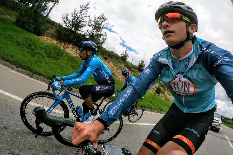 El bloguero Nicolás Borrás recorrió 100 kilómetros al lado de Nairo Quintana, antes de que partiera para el Tour. / Cortesía
