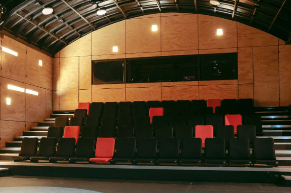 Sala renovada del Teatro R101 / Cortesía