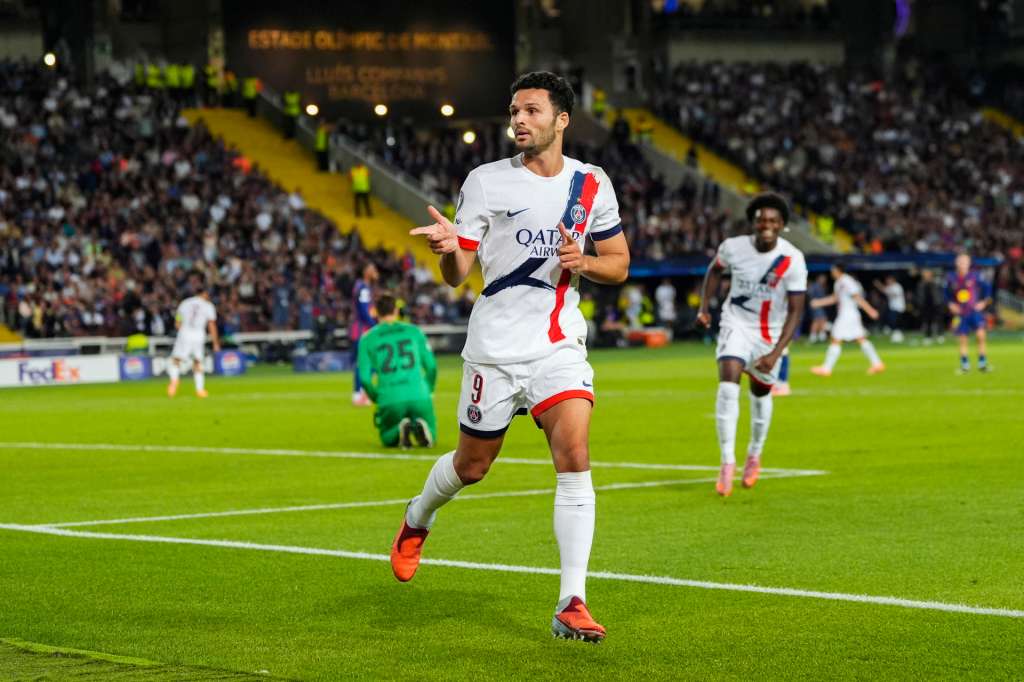 BARCELONA , 01/10/2025.- El delantero portugués del París Saint-Germain, Gonçalo Ramos, celebra el segundo gol de su equipo durante el partido de la primera fase de la Liga de Campeones que FC Barcelona y PSG disputan este miércoles en el estadio olímpico Lluis Companys. EFE/Siu Wu.
