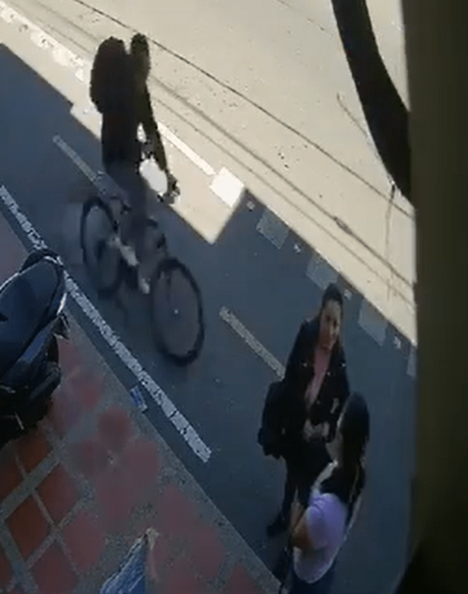 Identifican a hombre que va en bicicleta y agrede a mujeres con puñal en Kennedy