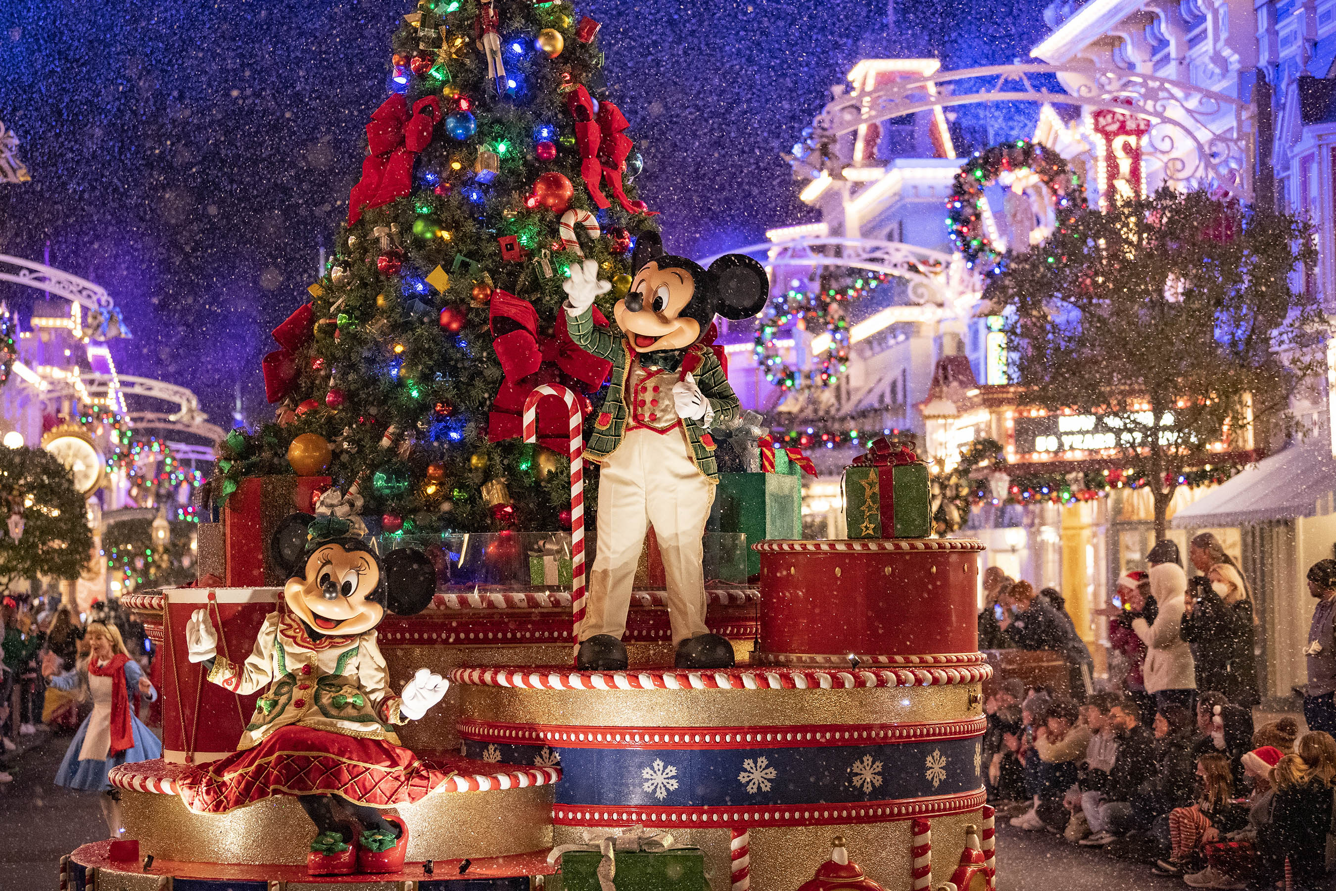 El espíritu navideño llegará al parque Magic Kingdom con el regreso de Mickey's Very Merry Christmas Party que se realizará durante 24 noches selectas del 8 de noviembre al 22 de diciembre de 2022.