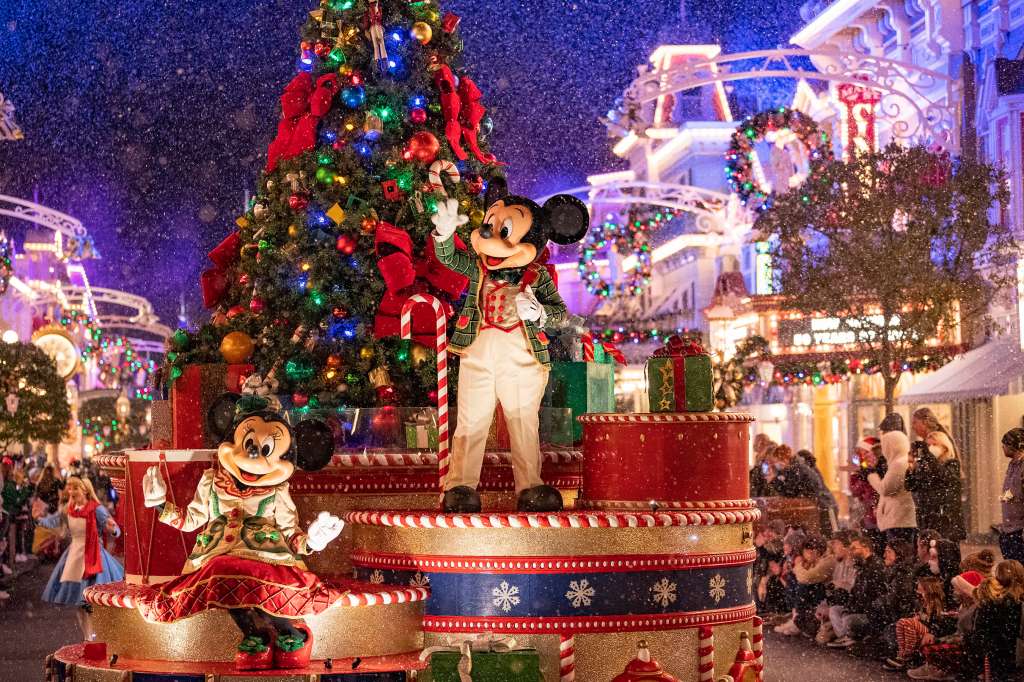 El espíritu navideño llegará al parque Magic Kingdom con el regreso de Mickey's Very Merry Christmas Party que se realizará durante 24 noches selectas del 8 de noviembre al 22 de diciembre de 2022.