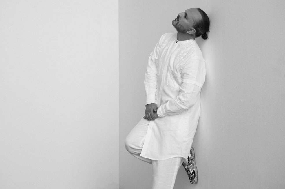 Para la realización del disco ‘Amo’, Miguel Bosé contó con la producción de los experimentados Andrew Frampton y Andrés Levin. / Cortesía Warner Music