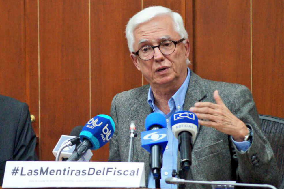 El senador Jorge Enrique Robledo durante la rueda de prensa en la que presentó las pruebas. / Cortesía
