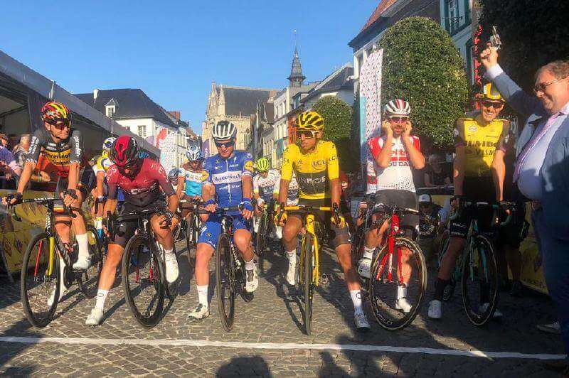 Vestido de amarillo, Egan Bernal corrió este lunes un criterium en Alost (Bélgica). / Luis Guillermo Montenegro