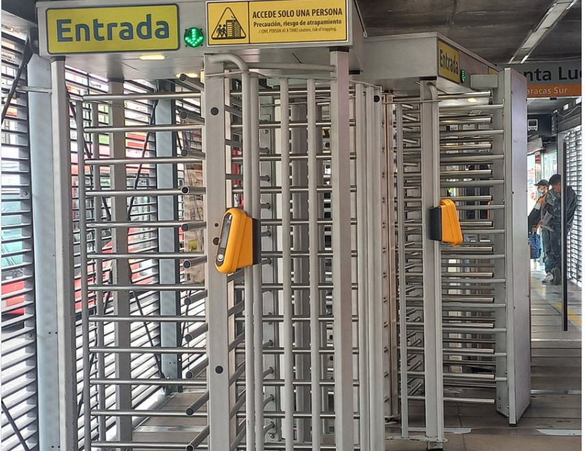 Estas puertas llevan más de un año instaladas en esta estación y se encuentran también en el Portal Tunal y en TransMicable.