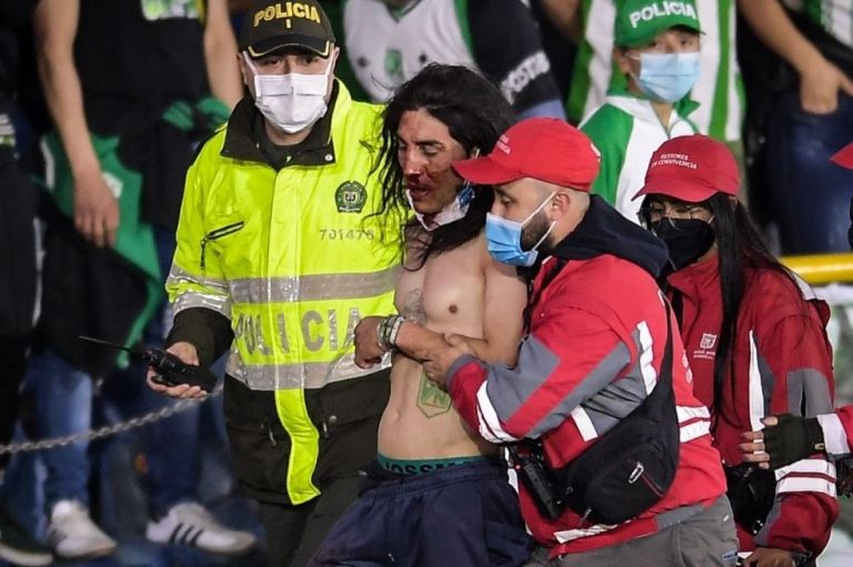 Y Nacional ganó por 1-0, aunque realmente no importe. La violencia en El Campín, de parte y parte, demostró que la pandemia fue un alto en el camino, pero que no fue para nada un cambio, de nada. A pesar de la ausencia del estadio, importó más la guerra que el fútbol. Pudo más la violencia que la fiesta. Y mientras eso sea así, poco debería importar si los aficionados pueden o no volver al estadio.