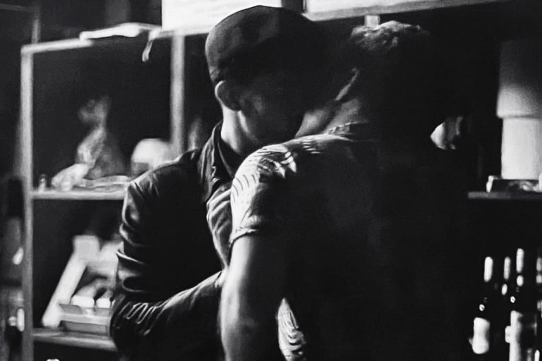 El motivo del beso entre Bad Bunny y el actor Gael García Bernal