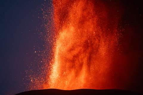 Etna, el mayor volcán de Europa, está en erupción
