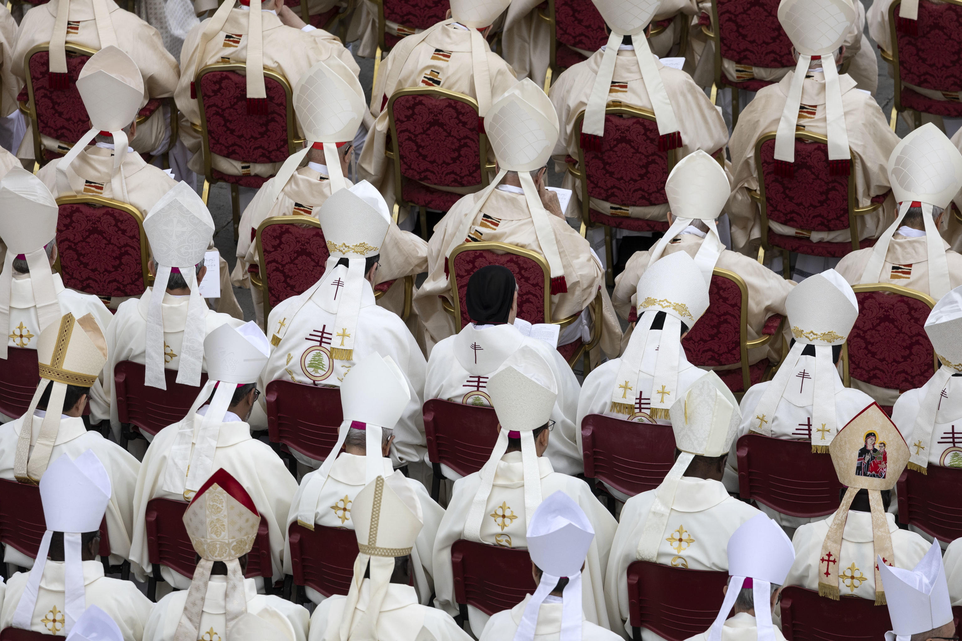 Vatican City (Vatican City State (holy See)), 20/10/2024.- Clergymen attend the Holy Mass and canonization of 14 saints led by Pope Francis at the Saint Peter's Square in the Vatican City, 20 October 2024. Pope Francis is presiding over the canonization of 14 people, including eleven men - eight Franciscan friars and three lay Maronites - known collectively as the 'Martyrs of Damascus' murdered in 1860. (Papa, Damasco) EFE/EPA/MASSIMO PERCOSSI