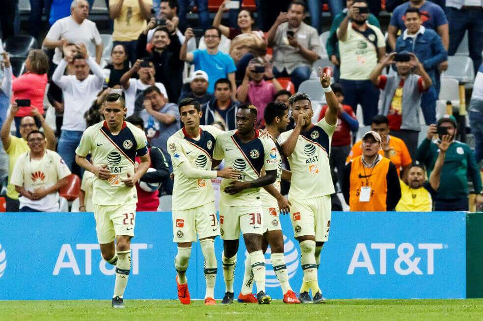 Roger Martínez celebra su gol frente al Querétaro. / EFE