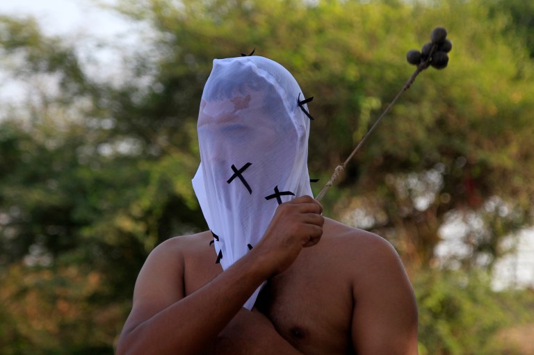 En fotos: el regreso de los flagelados de Semana Santa a Santo Tomás