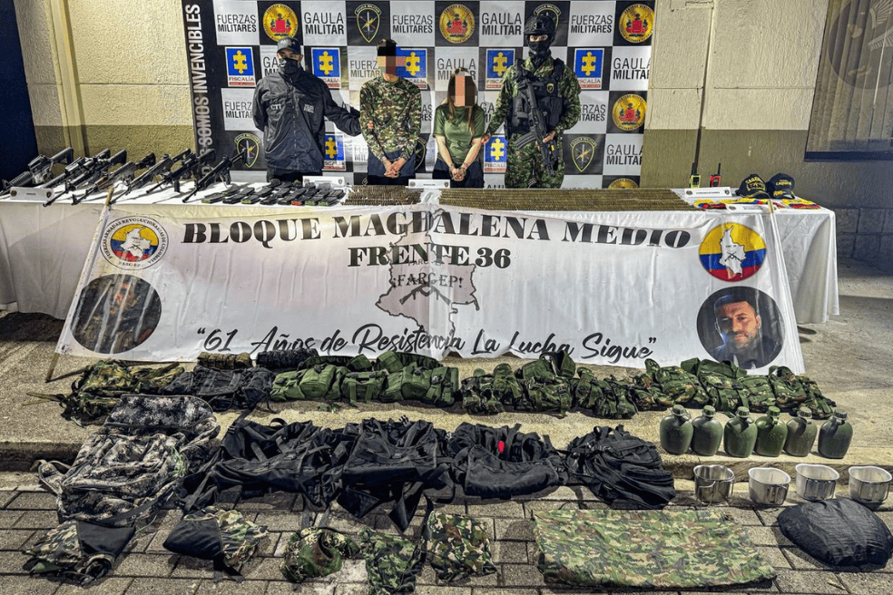 Tres muertos y dos heridos en combates contra disidencias de “Calarcá” en Antioquia.