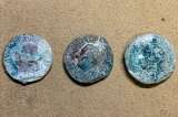 Encuentran tres medallas de bronce del siglo XV en las obras del metro de Roma