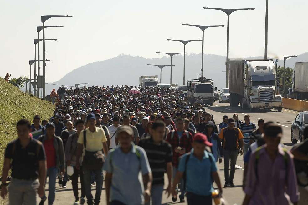 Una nueva caravana de migrantes, entre ellos niños y mujeres, salió hoy rumbo a los Estados Unidos, / EFE
