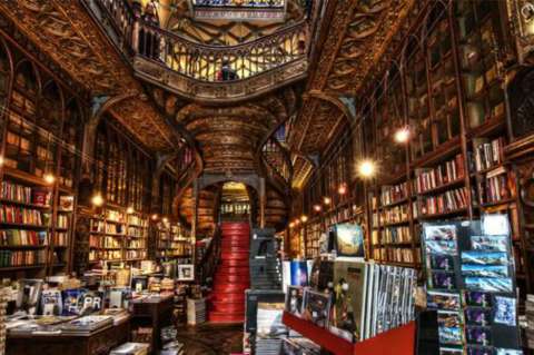 Con ayuda de Harry Potter se salva la librería centenaria Lello del centro de Oporto en Portugal