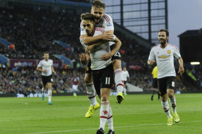 Un gol de Januzaj le da al United la victoria en Villa Park y el liderato