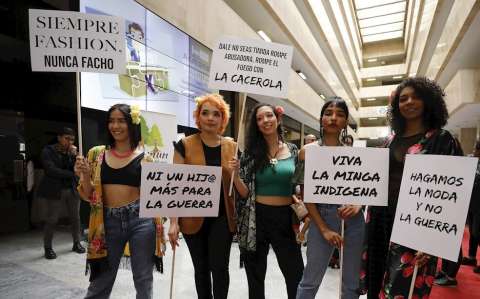 Pasarela con ropa hecha por exmiembros de Farc inaugura feria de paz en Congreso