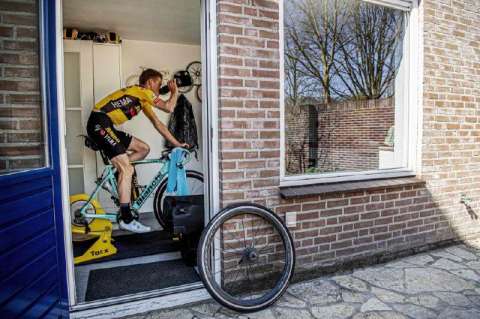 Mikel Zabala: “Hay que tener cuidado con el ciclismo virtual”