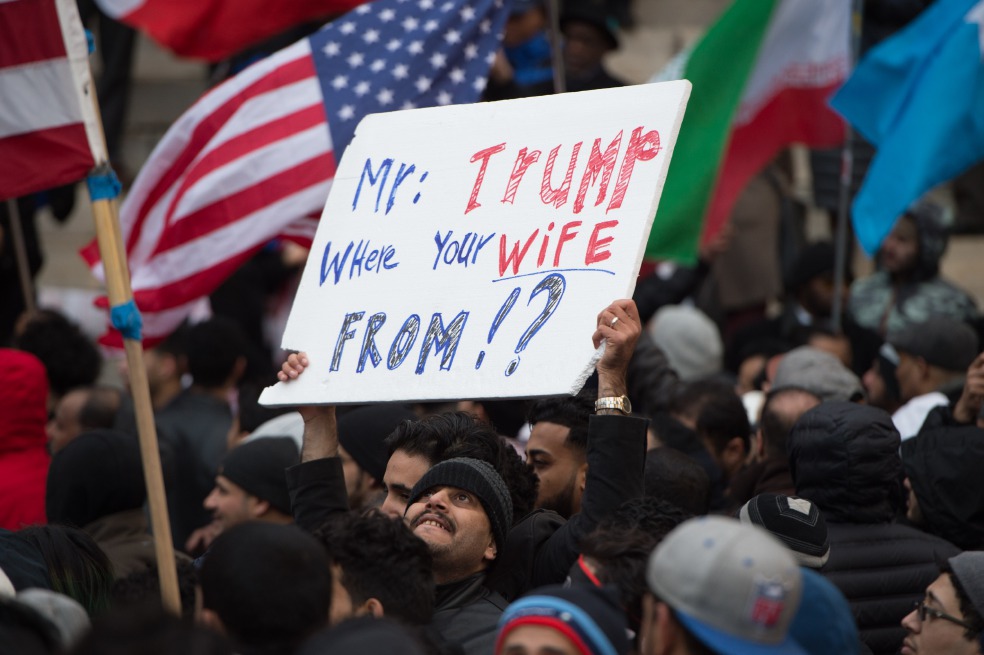 El pasado jueves, manifestantes en Nueva York se declararon contra la medida de veto que impuso Donald Trump.   / AFP
