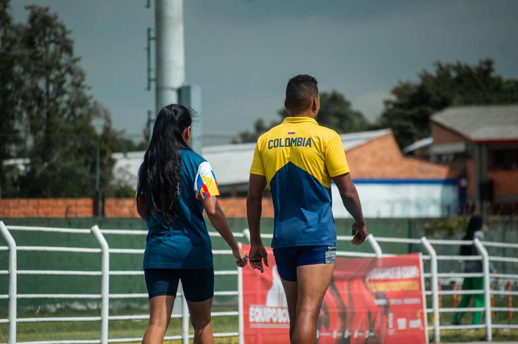 La joven para atleta Dayana Salcedo junto a su guía Nivel Rangel.