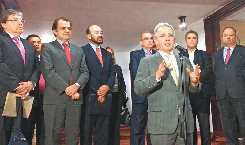 El expresidente y hoy senador Álvaro Uribe, tras la reunión del miércoles con los delegados del Gobierno. / Archivo particular