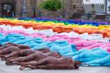 Spencer Tunick reúne 500 cuerpos para crear una escultura sobre la diversidad LGTBIQ+