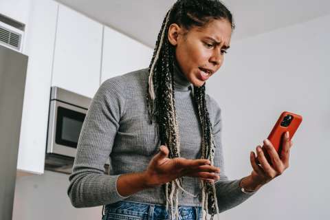 La importancia de saludar: la crisis de los modales en la era de WhatsApp