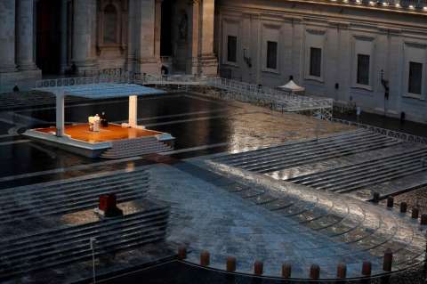 El Papa Francisco bendice al mundo y llama a la reflexión en medio de la pandemia