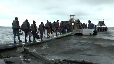 Cruzar el Golfo de Urabá: el reto de los migrantes represados en Necoclí