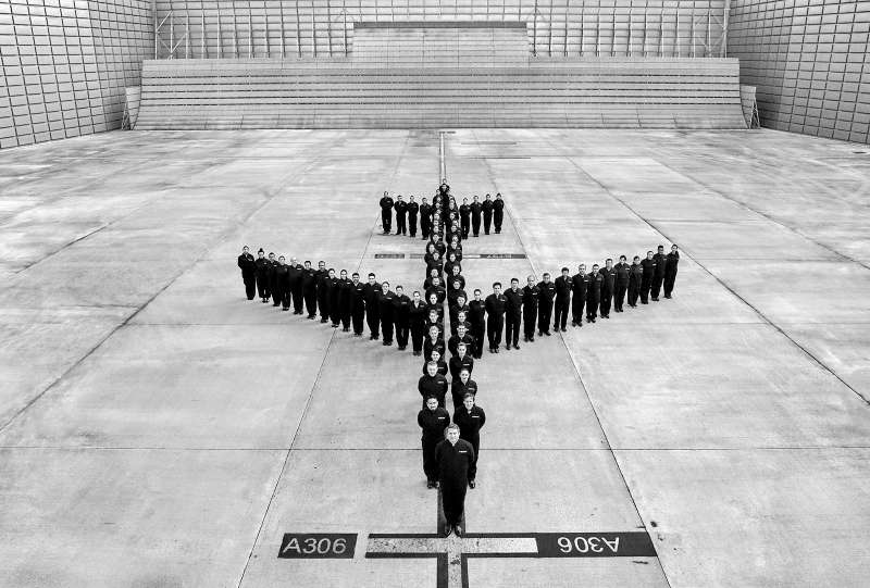 En el libro "Plataforma de sueños: 6 décadas", el fotógrafo colombiano Ruvén Afanador retrata la cotidianidad e historia del aeropuerto El Dorado. / Cortesía