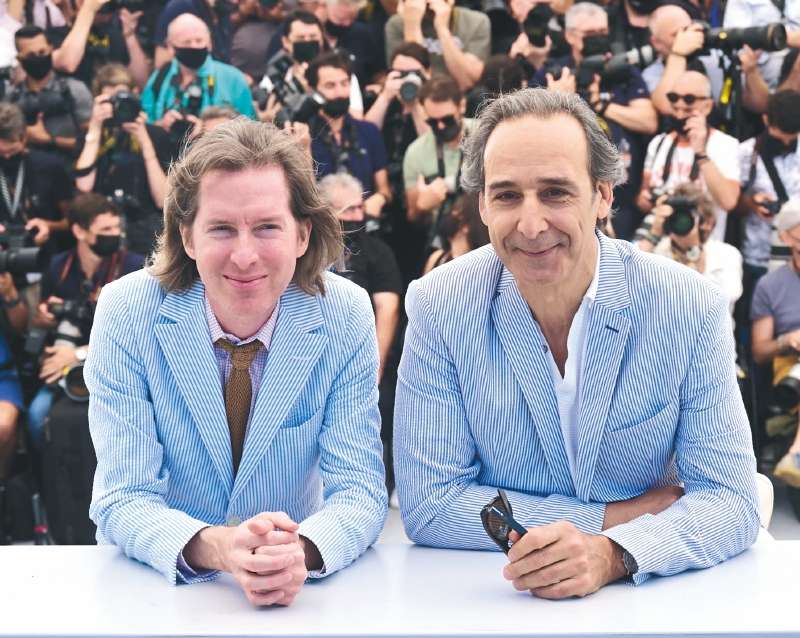 Wes Anderson (izquierda), director de "La crónica francesa" e "Isla de perros" y Alexandre Desplat (derecha), compositor de la banda sonora de la película de Andreson y "La forma del agua". / Festival de Cannes/ Disney Studios / Getty