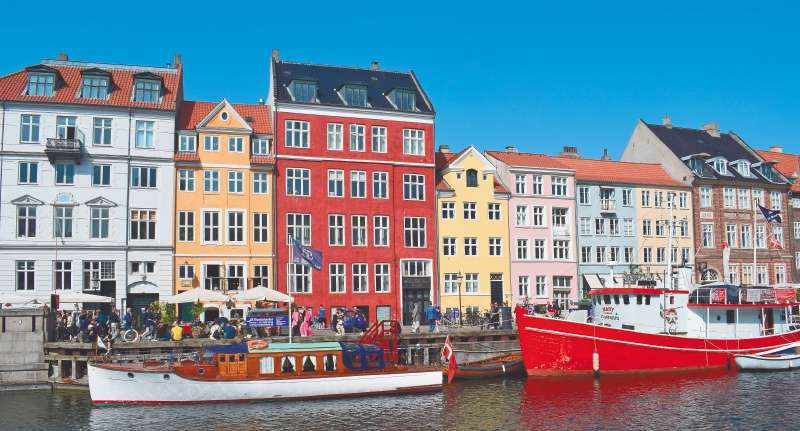 En Copenhague, capital danesa, viven 651.159 personas. Alrededor de ella, a diario, se recorren 1´400.000 kilómetros en bicicleta.