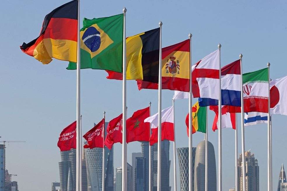 Así se ven las banderas de las selecciones clasificadas en Doha.