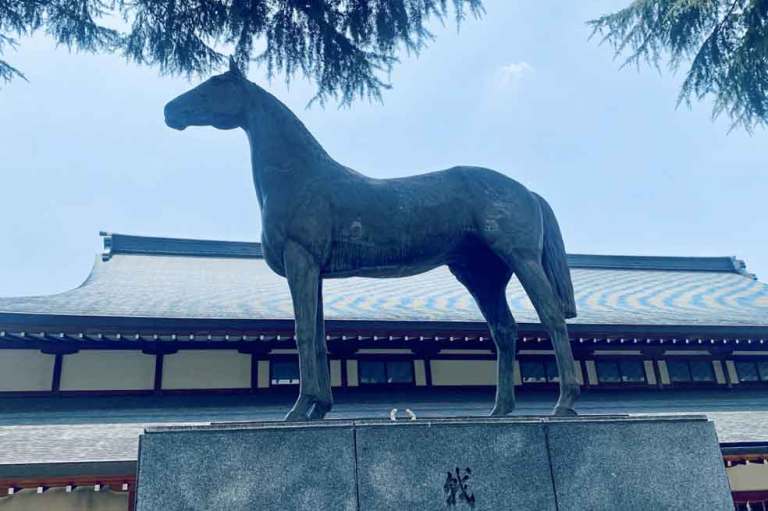 Torre de Tokio: caballos politizados