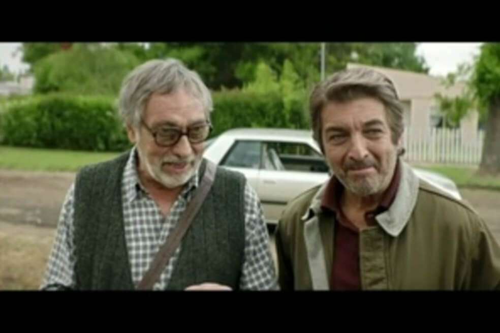 Ricardo Darín y Luis Brandoni en una de las escenas de "La odisea de los giles". / EFE