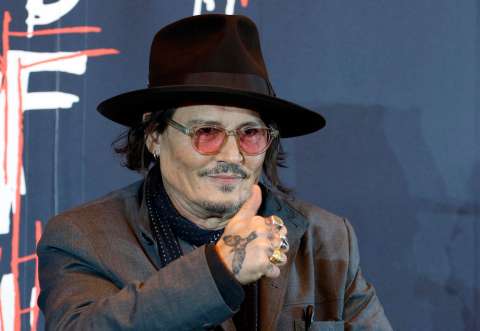 Johnny Depp inaugura exposición de pintura en Shanghái con obras guardadas por décadas