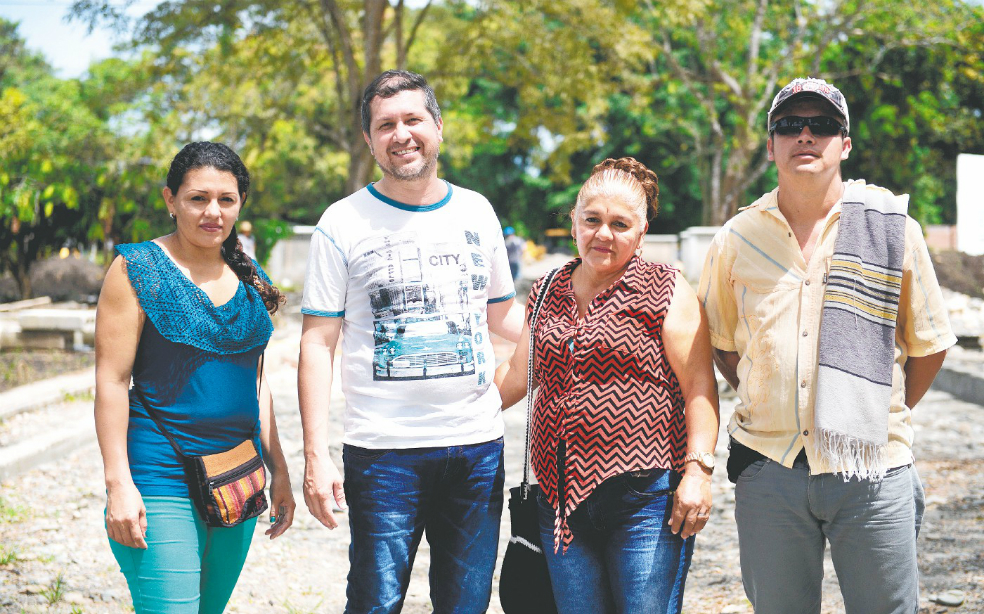 Luz Neida Perdomo, Óscar Martínez, Mariela Rodríguez y Vladimir Lozano son algunos de los líderes sociales que han impulsado la construcción del parque de la memoria. / Mauricio Alvarado