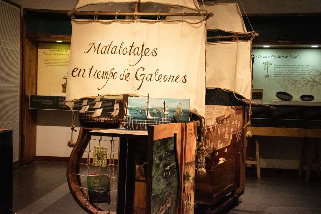 La exposición "Matalotajes en tiempos de galeones" es de entrada libre y cuenta la historia del galeón San José, al igual que de otros navíos de su tipo.