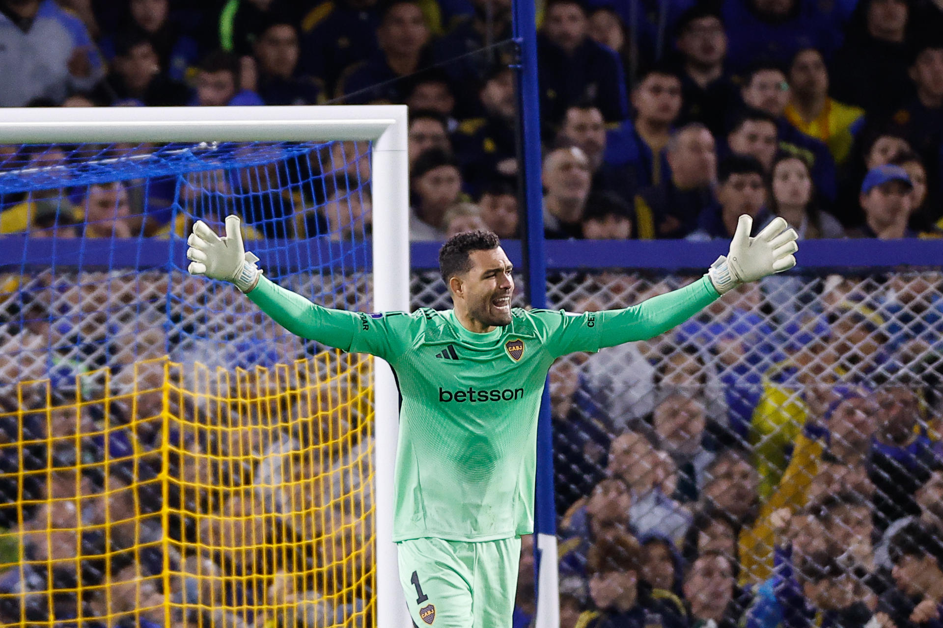 AMDEP9306. BUENOS AIRES (ARGENTINA), 23/07/2026.- Álvaro Montero de Boca Juniors celebra un gol de Miguel Merentiel este jueves, en un partido de la Copa Sudamericana entre Boca Juniors y O'Higgins en el estadio Alberto José Armando, en Buenos Aires (Argentina). EFE/ Juan Ignacio Roncoroni
